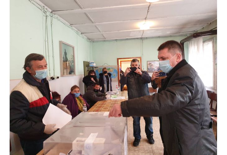 Христо Терзийски гласува Христо Терзийски гласува